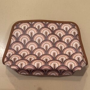HOBO Multicolor Patterned Clutch